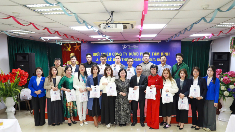 Hội viên CLB Doanh nghiệp Long Biên giao lưu và kết nối tại Công ty Dược phẩm Tâm Bình.