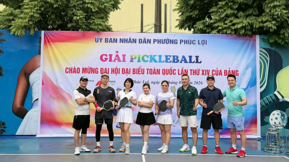 Đoàn vận động viên của CLB tham gia Giải Pickleball do Phường Phúc Lợi tổ chức
